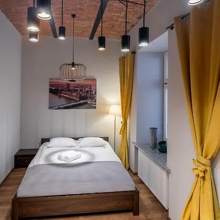 Aparthotel Centrum Stara Kamienica 3*