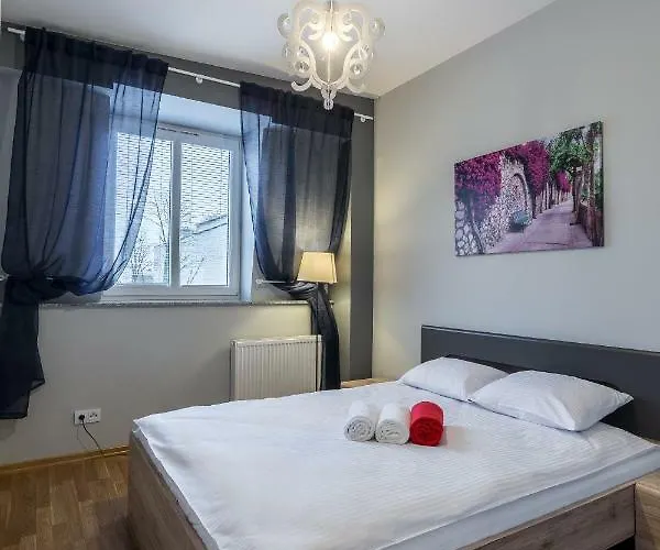 Aparthotel Centrum Stara Kamienica 3*